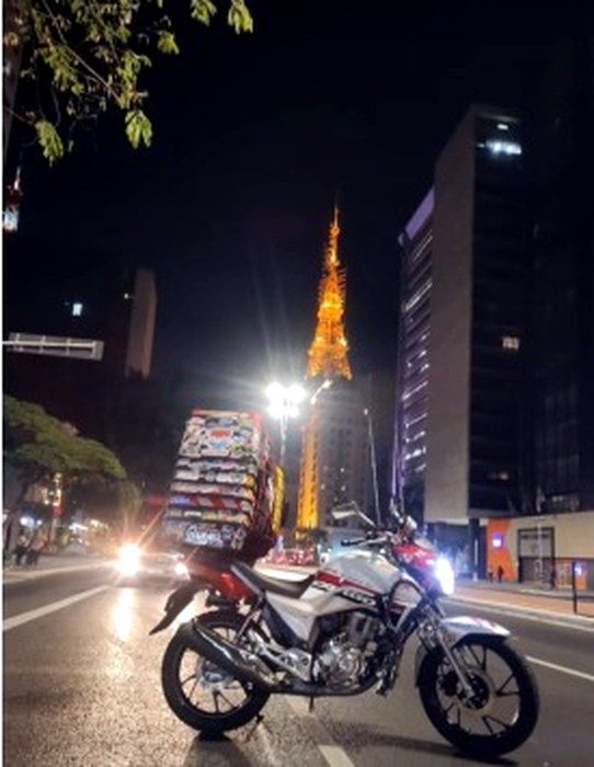 Entrega carregada na Avenida Paulista, São Paulo
