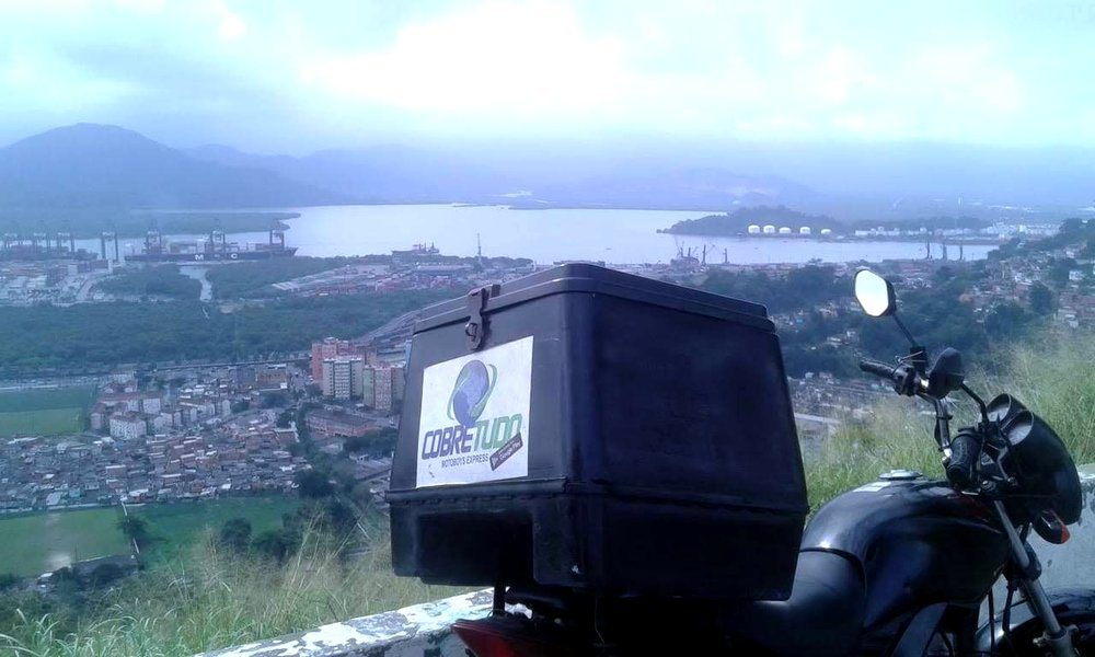 Vista do Porto de Santos do alto do morro