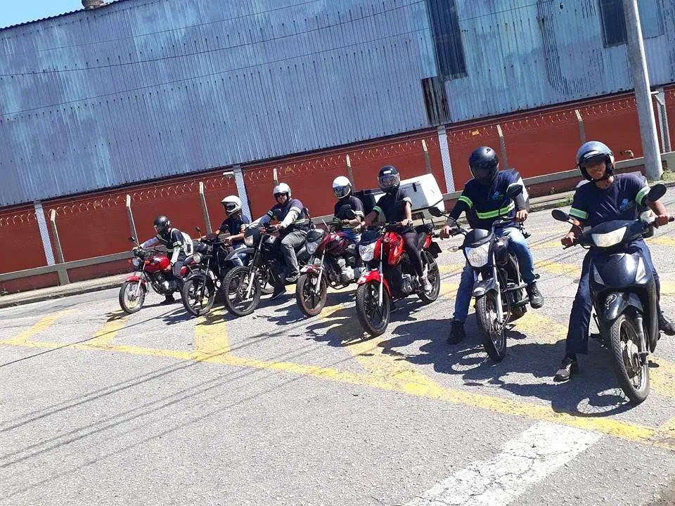 Equipe CobreTudo em rota de entrega